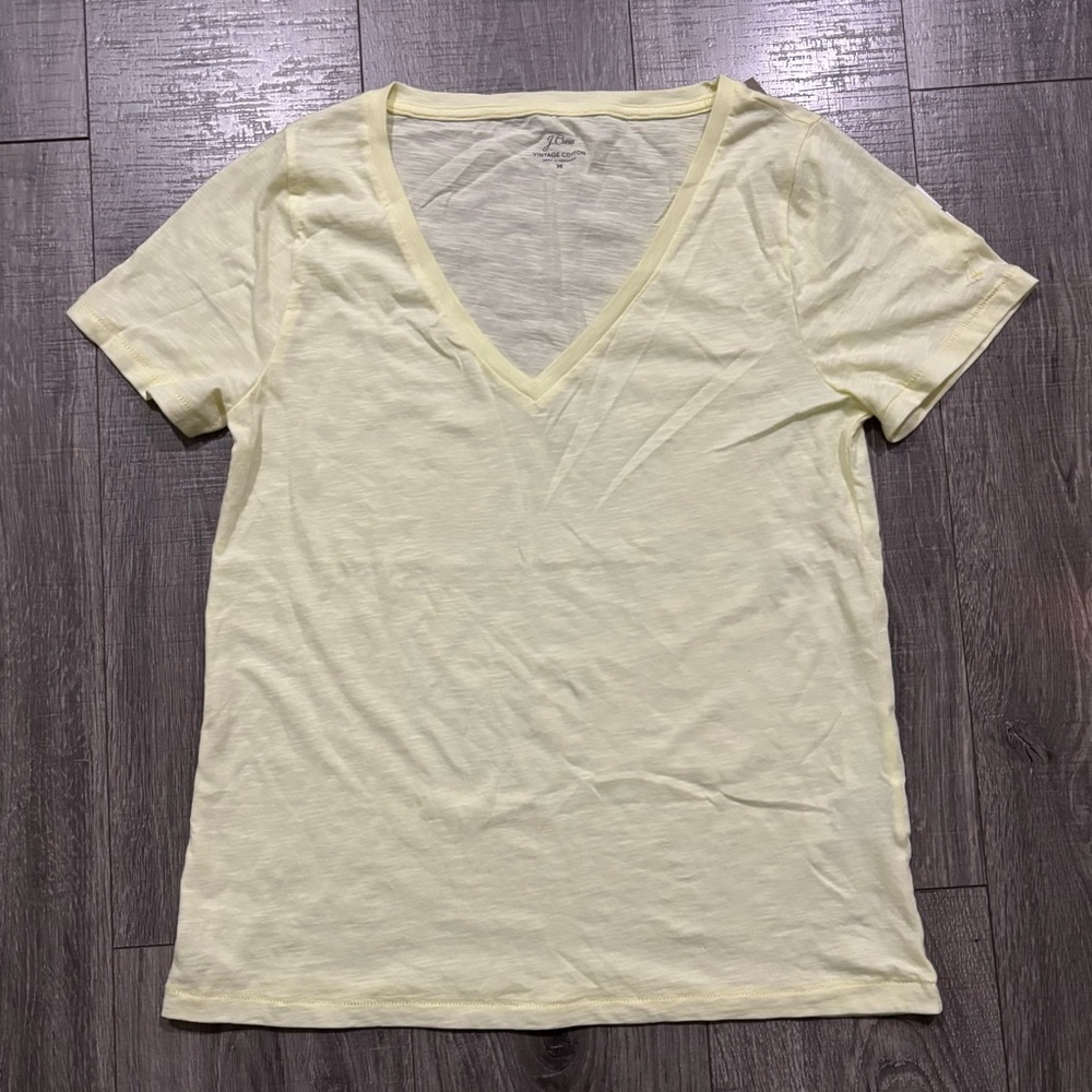 J. Crew Light Yellow V-Neck Short Sleeve Tee
(0136)